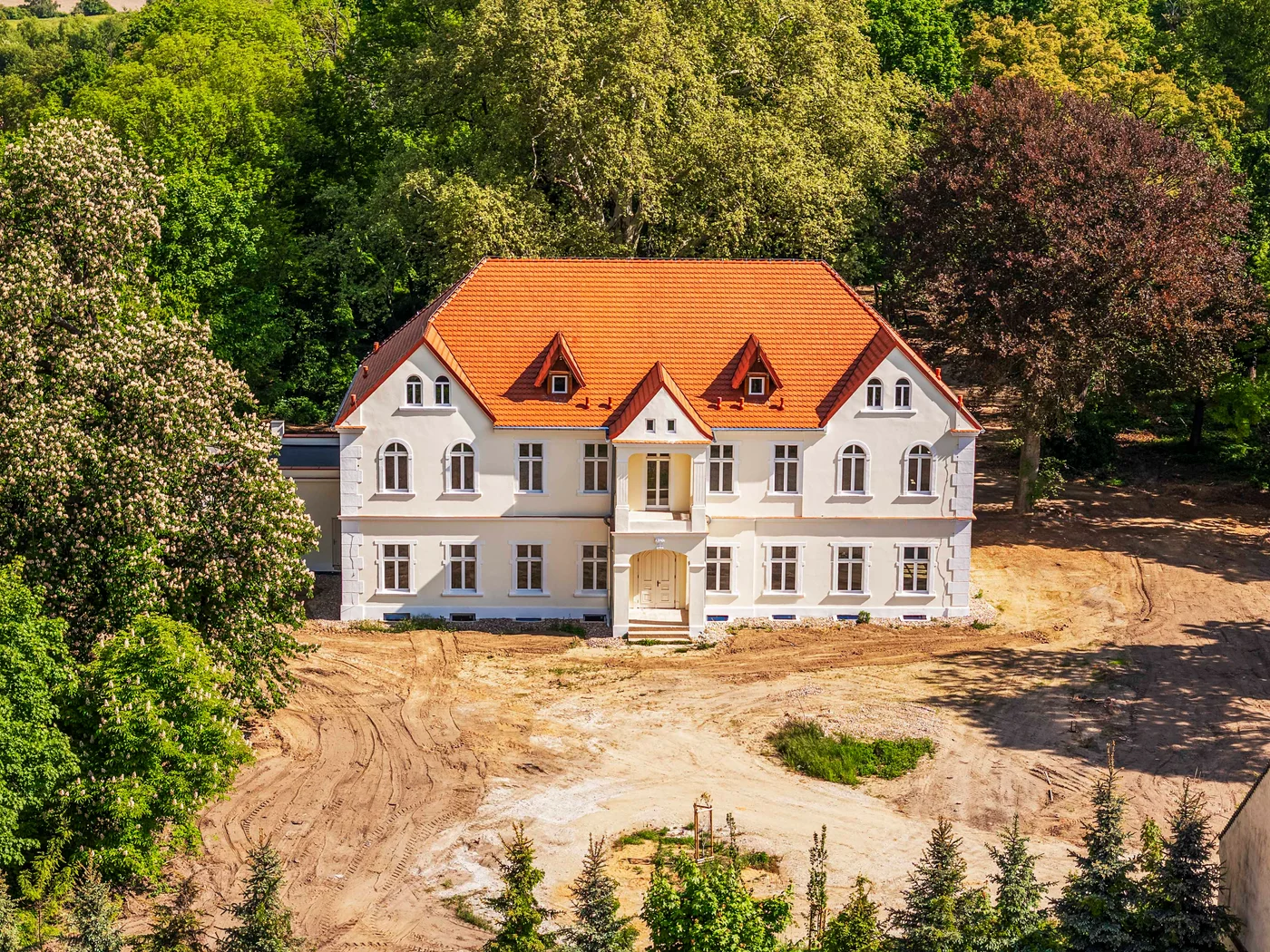 Pałac z własnym parkiem – 10 ha